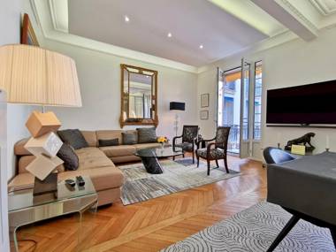 LUXURY BAQUIS