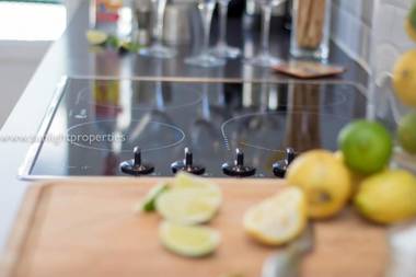 Sunlight Properties - Adeila - Minutes from the beach