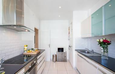 Sunlight Properties - Adeila - Minutes from the beach