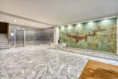 Studio Close to all Hyper Central amenities