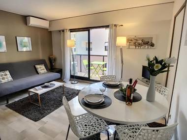 Nestor&Jeeves - RIVOLI PALM - City center - Very close sea