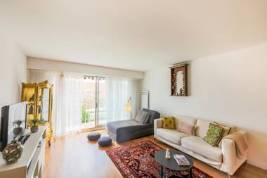 LE FRANCIA II AP4197 By RIVIERA HOLIDAY HOMES