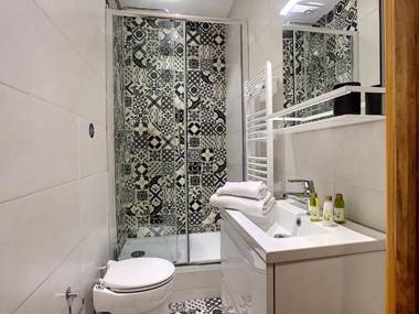 Nestor&Jeeves - ROSSETTI VIEUX NICE - Old Town - Close sea