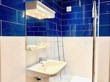 ApartHotel Riviera- Musiciens - 7 minutes Promenade des Anglais - Large Apartement Bourgeois 4 pièces - Small Balcony & AC - View Garden - Balcon Palais Harmonie 1