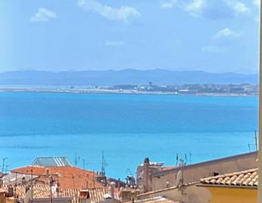 ApartHotel Riviera - Old Town - 5 mn Promenade des Anglais et Plage - Charme Absolu - Appartement 2 pièces avec Balcon - Vue mer et Ville - Balcon Honoré 1