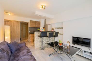 SUEDE 2 AP4208 By Riviera Holiday Homes