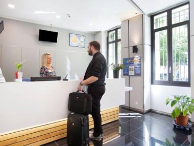 Stately studio in former hotel in the center of Nice