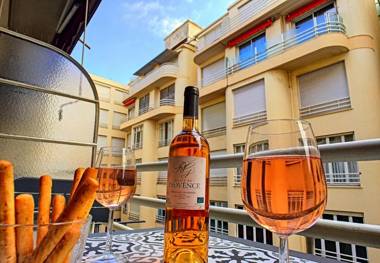 Nestor&Jeeves - MARIA BEACH - Central - By sea