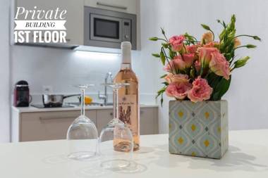 PRIVATE BUILDING 4 APTS UNIQUE AT NICE- OLD TOWN