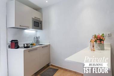 PRIVATE BUILDING 4 APTS UNIQUE AT NICE- OLD TOWN