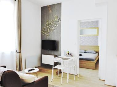 F2 Golden Lounge Hyper Centre Parking