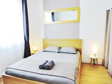 F2 Golden Lounge Hyper Centre Parking