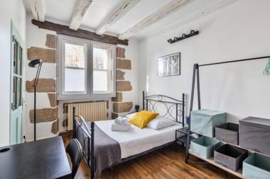 Le Cours Saint Pierre - Entre Château et Cathédrale