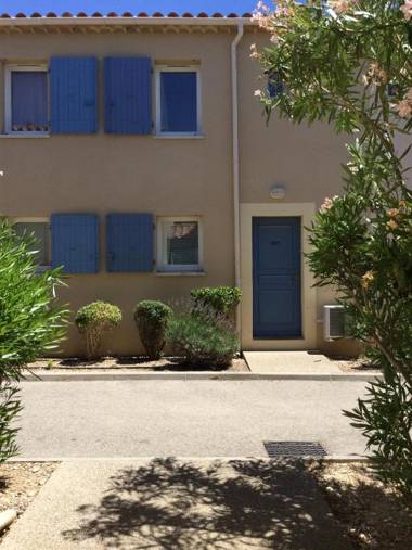 Agréable Gîte Climatisé dans Résidence Vacances avec Piscine Chauffée situé dans le village de Mouriès au cœur des Alpilles 8 personnes ls1-290