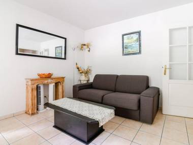 Tranquil Holiday Home in Mougins with Swimming Pool