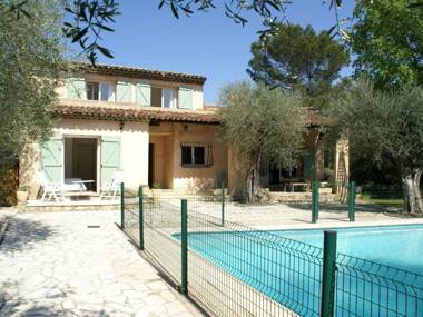 Majestic Villa in Mouans-Sartoux with Swimming Pool