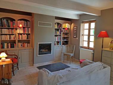 Characteristic country house with private pool and views of the Mont Ventoux