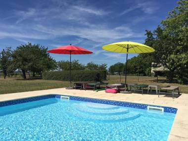 Luxurious Holiday Home in Montrichard with Pool