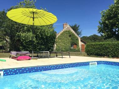 Holiday home near Montrichard (2 km) with shared swimming pool in an oasis of peace and quiet