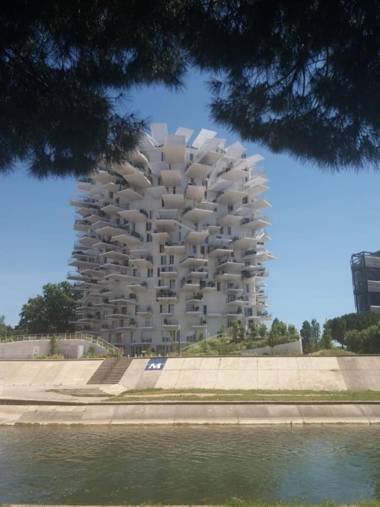 Architectural Jewel Arbre Blanc luxury 1 BR apt