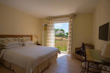 Hotel De La Pyramide