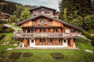 Chalet 5 minutes walk from the center of Megève and Ski-in ski-out