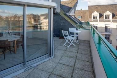 Le Mancini - Parking et Terrasse