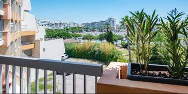 SUPERB apartment near the PORT and the SEA