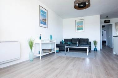 SUPERB apartment near the PORT and the SEA