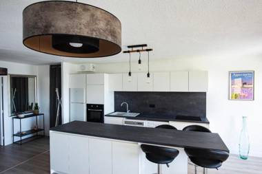 SUPERB apartment near the PORT and the SEA