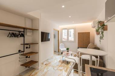 Renovated apartment on the VIEUX PORT