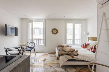 Renovated studio on the Old Port