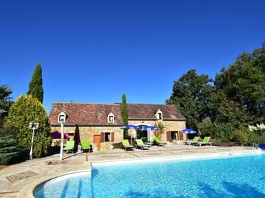 Beautiful Holiday Home with Heated Pool in Cazals France