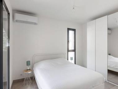 Attractive Holiday Home in Malaucène with Terrace