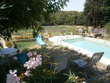 Graceful Cottage in Malaucène with Private Swimming Pool