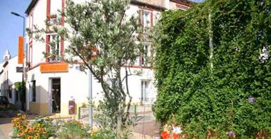 Hôtel le Petit Château proche parc des expositions