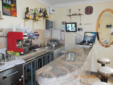 Hôtel le Petit Château proche parc des expositions