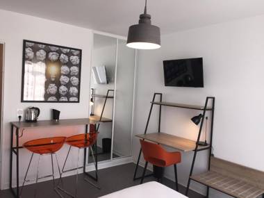 Twenty's Business Flats Mansio