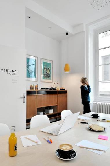 Away Hostel & Coffee Shop