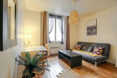 Well DECORATED and SPACIOUS Apt in LYON