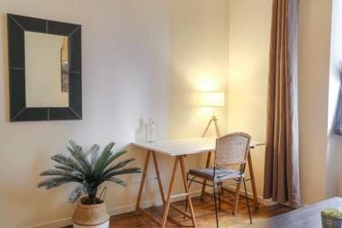 Well DECORATED and SPACIOUS Apt in LYON