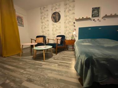 Studio nestled in an interior courtyard with independent entrance private patio