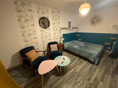 Studio nestled in an interior courtyard with independent entrance private patio