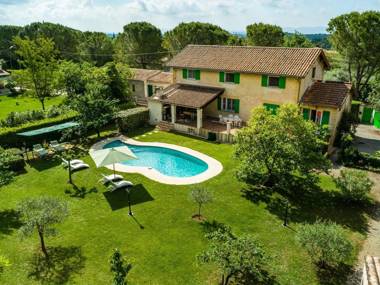 Inviting villa in Lorgues with enclosed garden