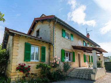 Inviting villa in Lorgues with enclosed garden