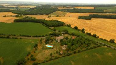 Au Mas Des Calmettes