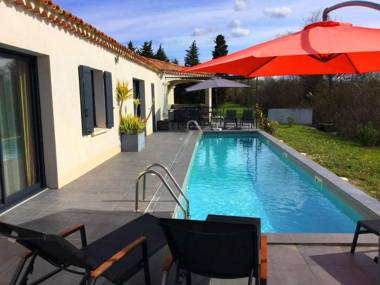 Charmante location vacances climatisée avec piscine proche de L'Isle sur la Sorgue 8 prs 4 chambres avec salles d'eau contigües LS2-331 RIBIERO