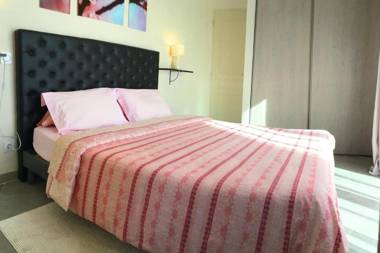 Charmante location vacances climatisée avec piscine proche de L'Isle sur la Sorgue 8 prs 4 chambres avec salles d'eau contigües LS2-331 RIBIERO