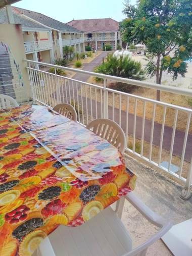 Appartement de 2 chambres avec piscine privee balcon amenage et wifi a Le Verdon sur Mer a 1 km de la plage