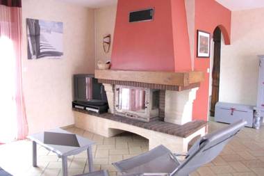 Maison de 2 chambres avec jardin clos et wifi a Le Verdon sur Mer a 3 km de la plage